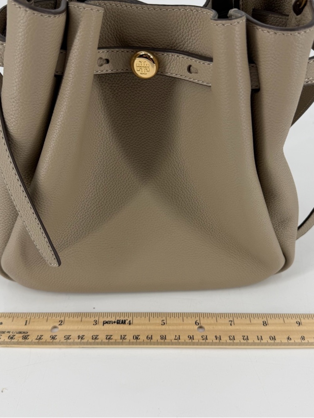 EUC! Tory Burch Romy Bucket Bag Pebbled Leather Purse Crossbody Taupe Beige - Picture 3 of 10